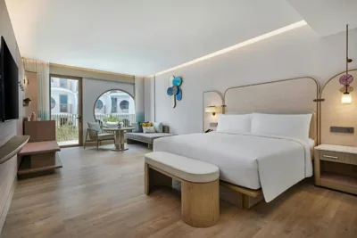발코니가 있는 디럭스 킹룸 — Veranda Resort Phuket, Autograph Collection