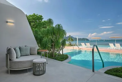 수영장 이용이 가능한 오션프런트 킹룸 — Veranda Resort Phuket, Autograph Collection